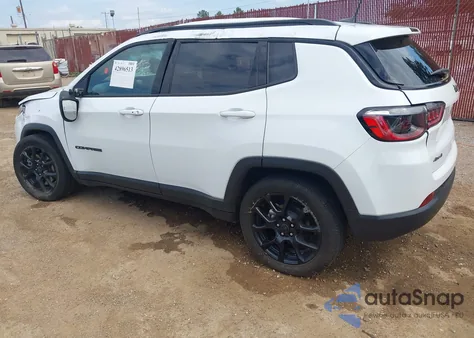 2025 Jeep Compass Latitude 4X4 из США, поврежденный, VIN 3C4NJDBN0ST586904